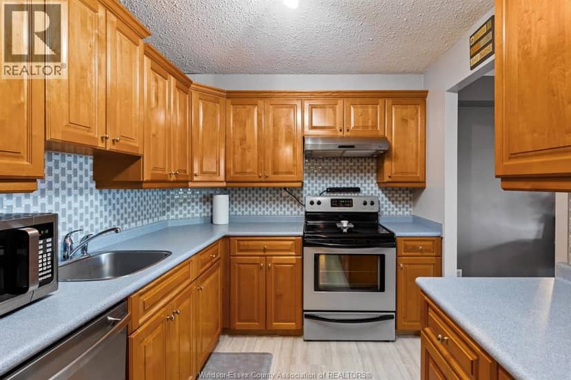 3936 WYANDOTTE STREET East Unit# 407 — photo 9 of 23