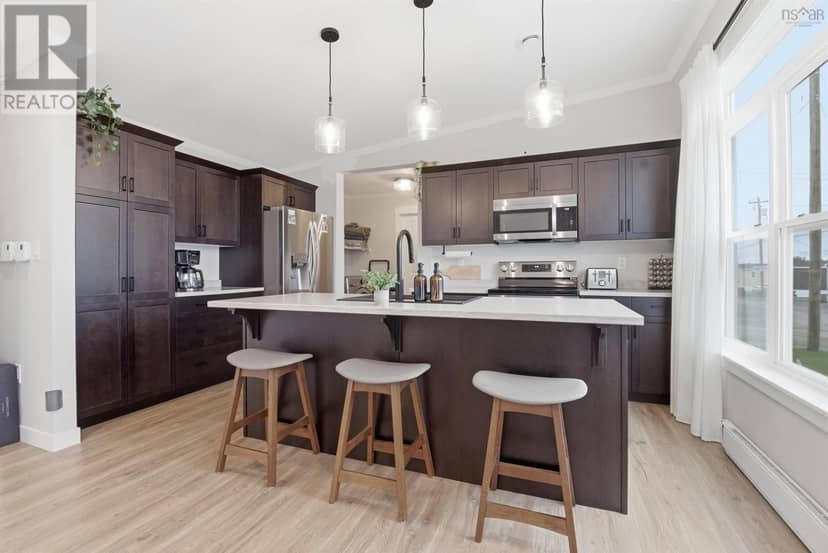 2 Helmsley Crescent — photo 10 of 29
