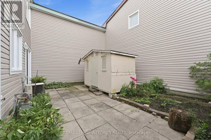 30 - 2057 Jasmine Crescent — photo 30 of 35