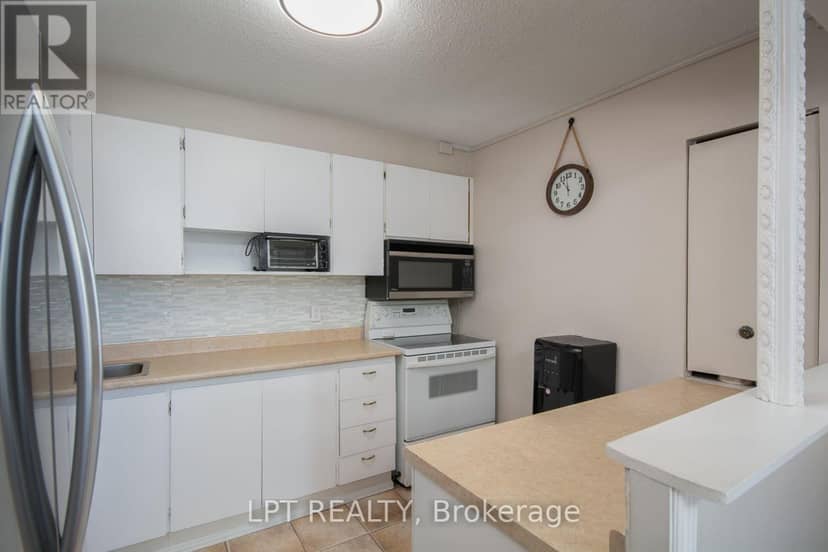 802 - 1380 Prince Of Wales Drive — photo 15 of 22