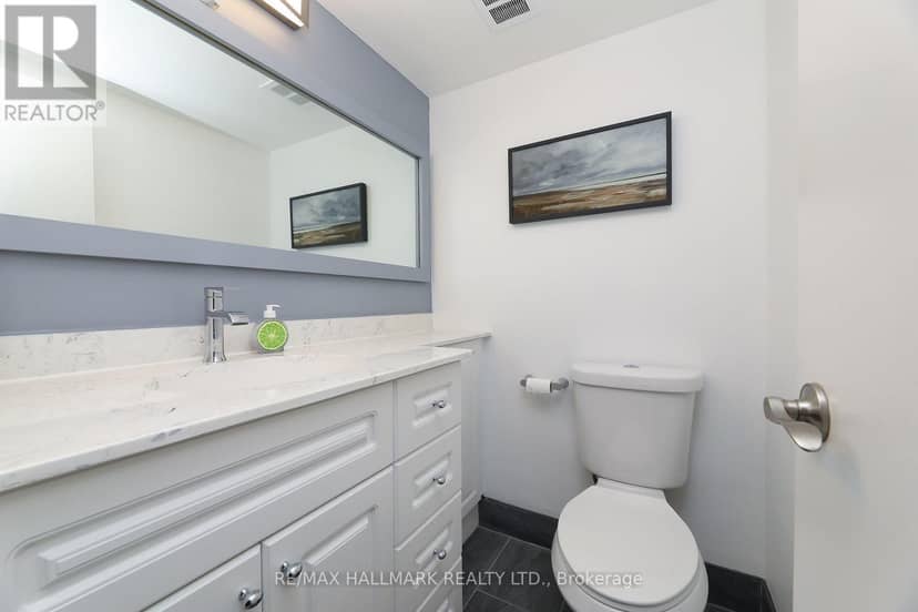 415 - 20 Fashion Roseway — photo 12 of 21