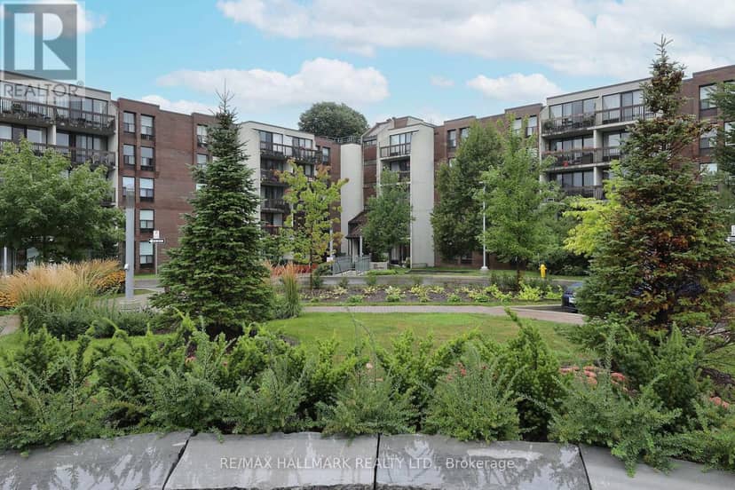 415 - 20 Fashion Roseway — photo 21 of 21