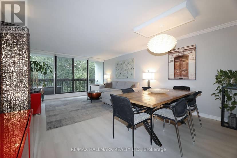 415 - 20 Fashion Roseway — photo 5 of 21