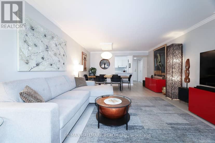 415 - 20 Fashion Roseway — photo 7 of 21
