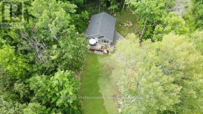 1065 Henderson's Road, Minden Hills