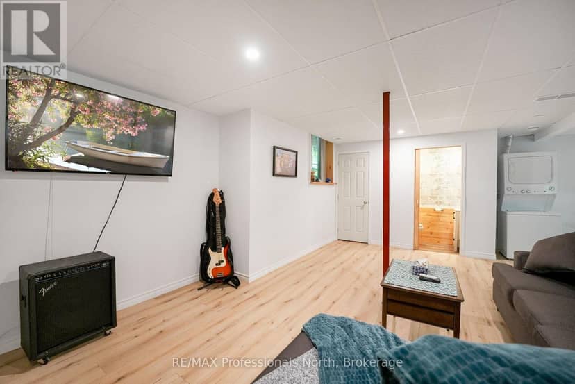 1065 Henderson's Road — photo 17 of 35