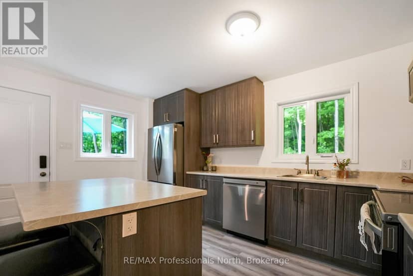 1065 Henderson's Road, Minden Hills, photo 8