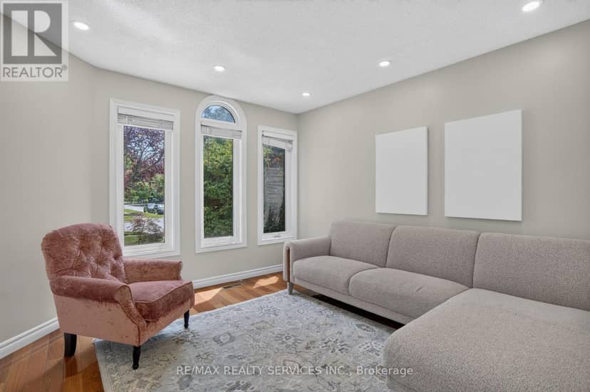 2153 Oak Bliss Crescent — photo 13 of 40