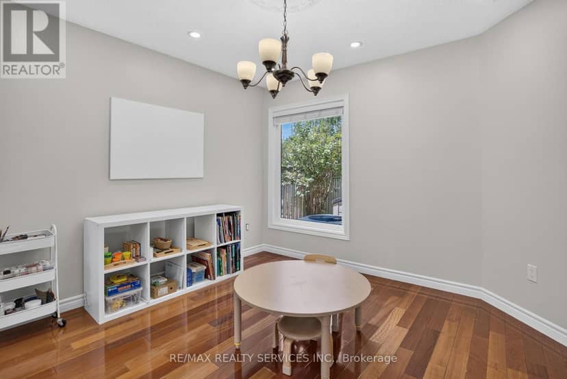 2153 Oak Bliss Crescent — photo 16 of 40