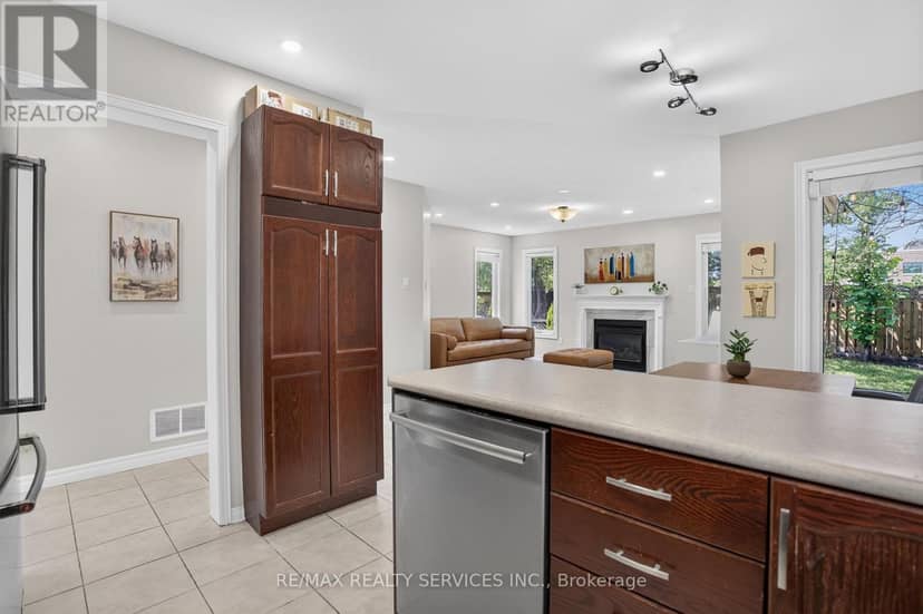 2153 Oak Bliss Crescent — photo 23 of 40