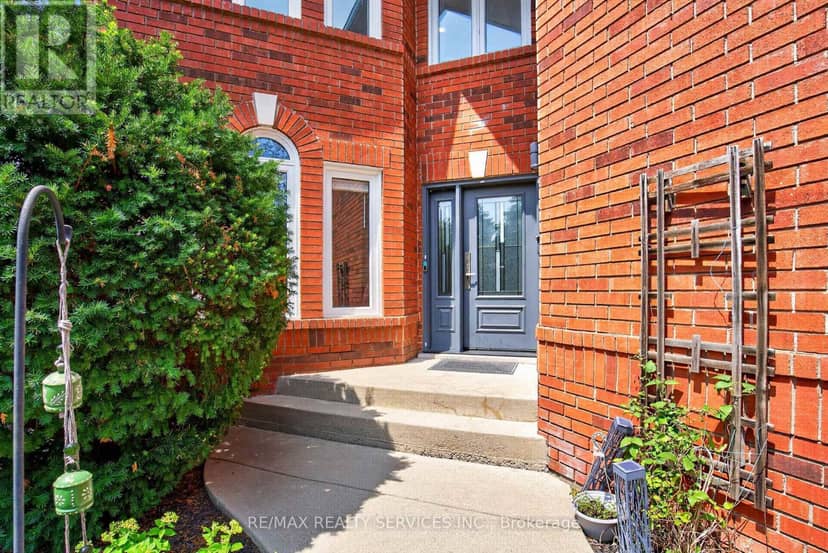 2153 Oak Bliss Crescent — photo 5 of 40