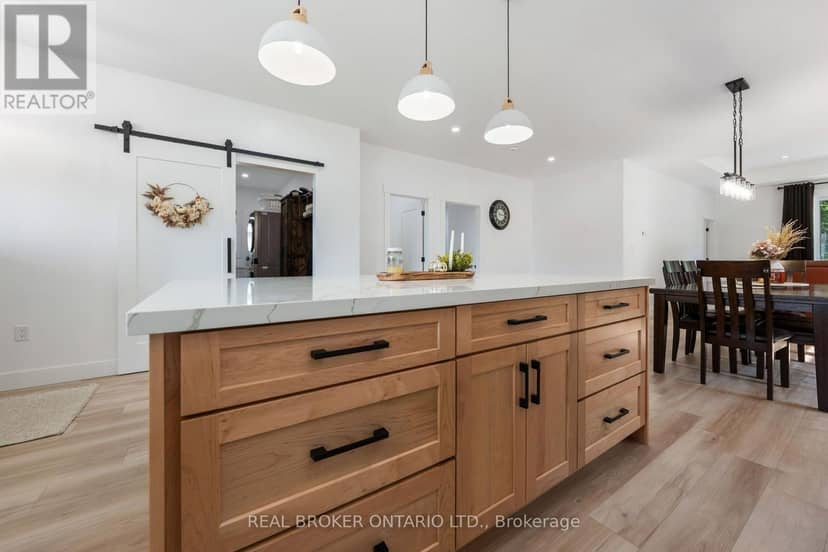 9 Macneil Court — photo 10 of 36