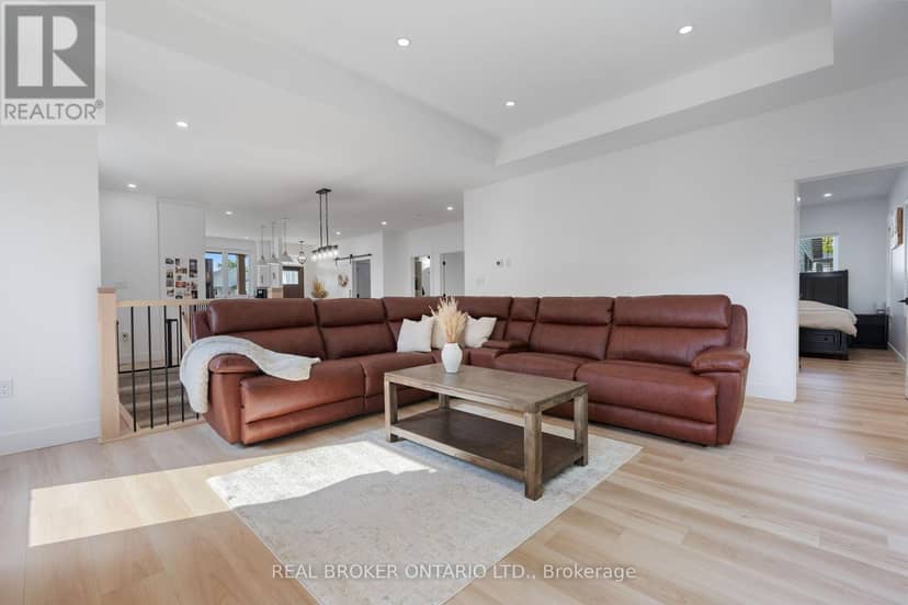 9 Macneil Court — photo 15 of 36