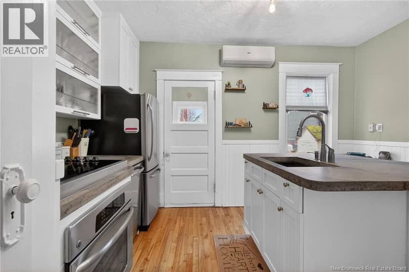 425 Lutz Street — photo 3 of 40