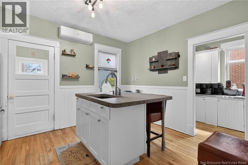 425 Lutz Street — photo 4 of 40