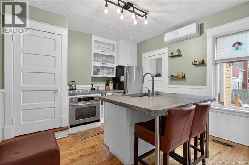 425 Lutz Street — photo 5 of 40