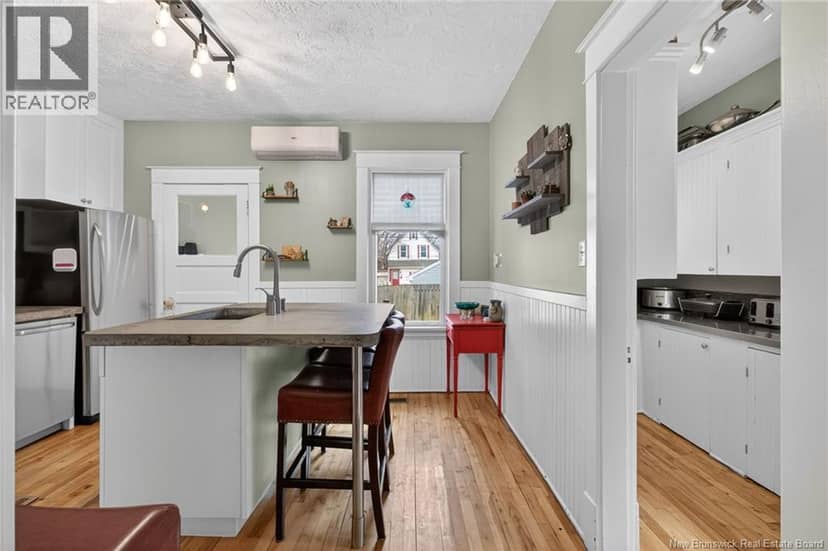 425 Lutz Street — photo 6 of 40