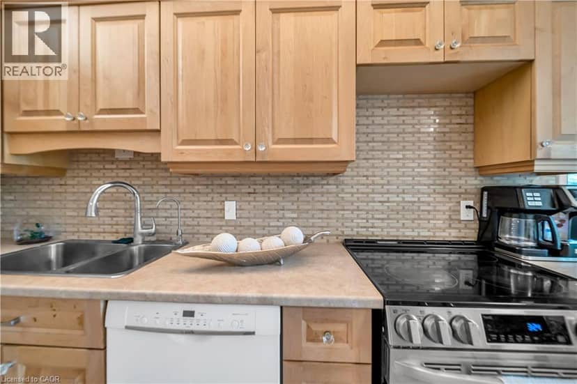 121 UNIVERSITY Avenue E Unit# 101 — photo 12 of 40