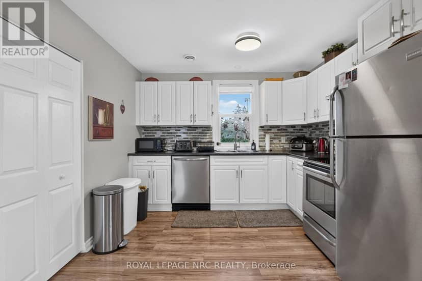 63 Oakwood Street — photo 10 of 40