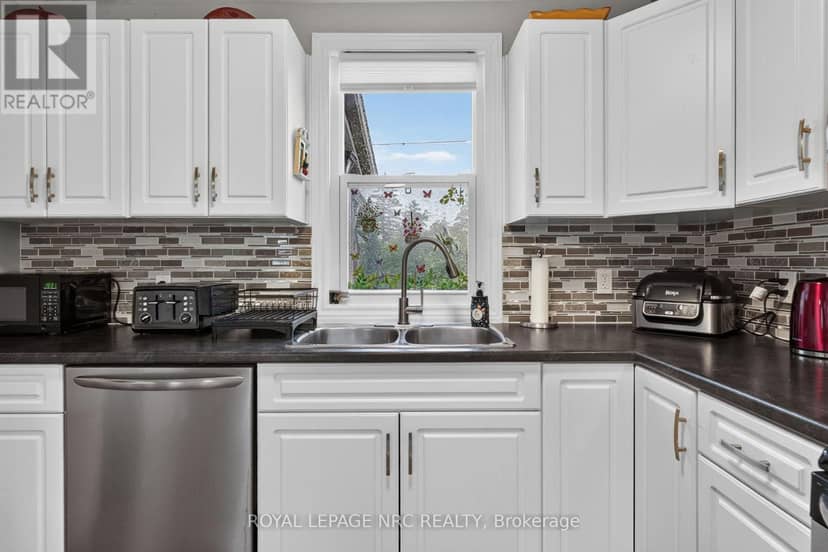 63 Oakwood Street — photo 11 of 40