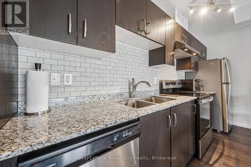 121 - 35 Kingsbury Square — photo 18 of 33