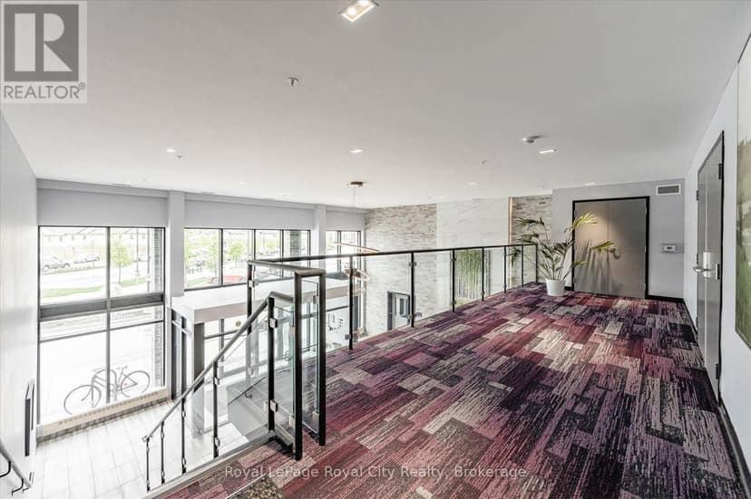 121 - 35 Kingsbury Square — photo 7 of 33