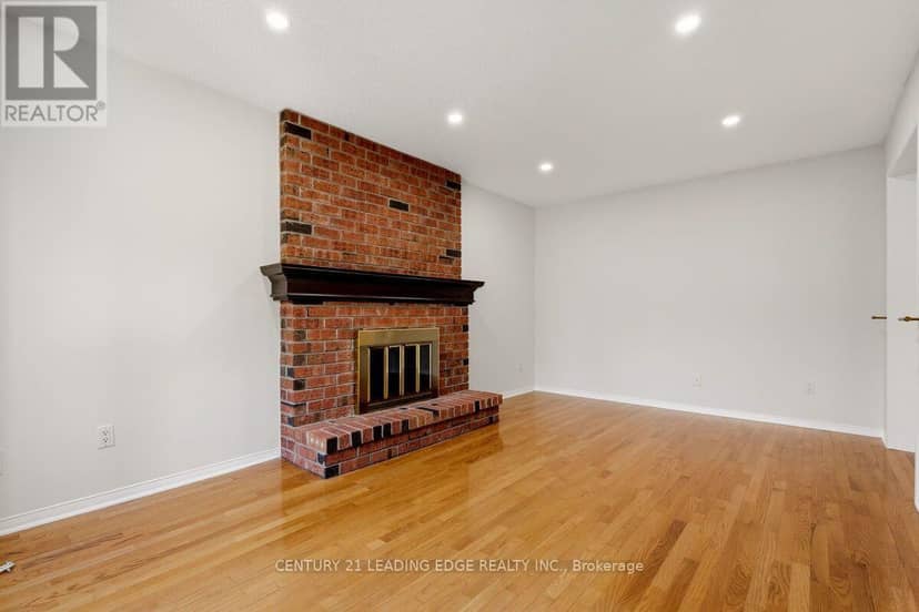2409 Butternut Crescent — photo 11 of 40
