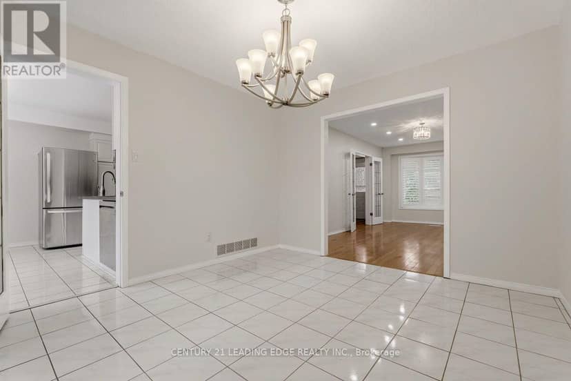 2409 Butternut Crescent — photo 15 of 40