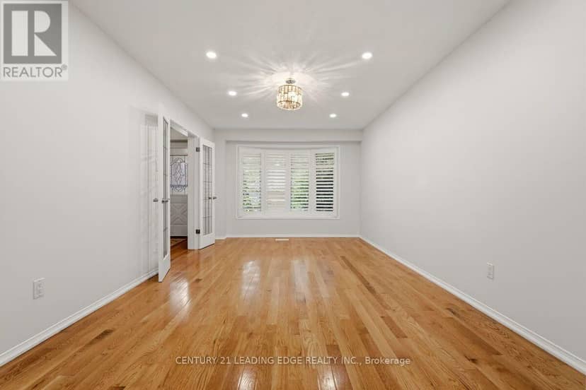 2409 Butternut Crescent — photo 17 of 40