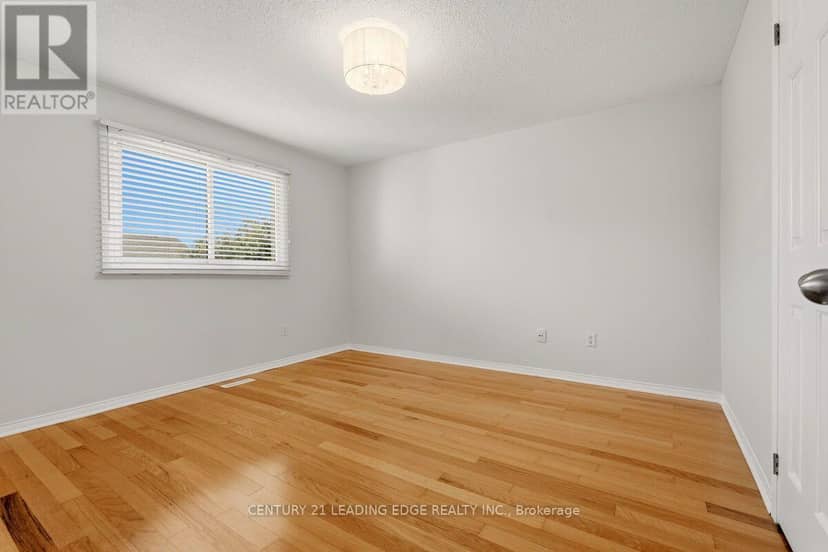 2409 Butternut Crescent — photo 29 of 40