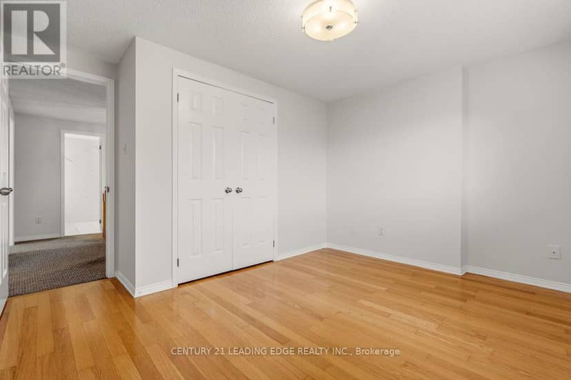2409 Butternut Crescent — photo 33 of 40