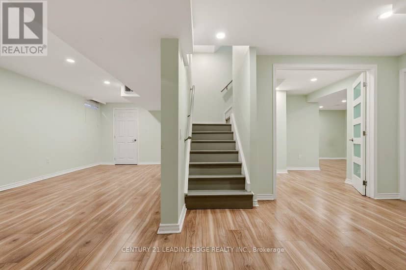 2409 Butternut Crescent — photo 37 of 40