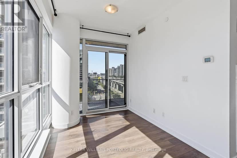 1009 - 50 Bruyeres Mews — photo 11 of 36