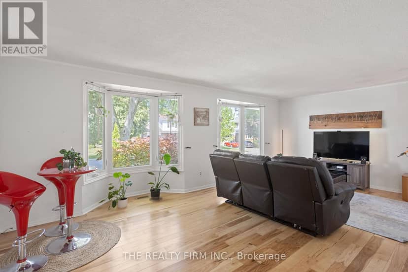 22 Milford Crescent, London North, photo 8