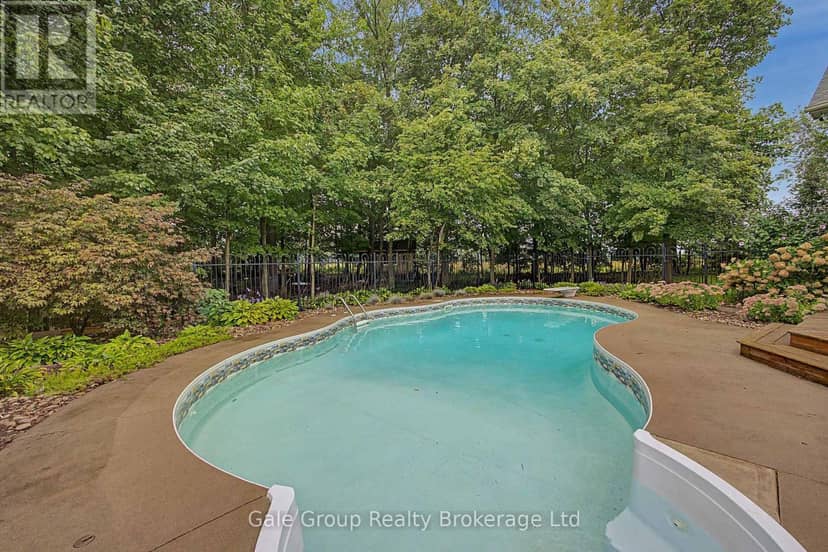 65 Wintergreen Crescent — photo 10 of 40