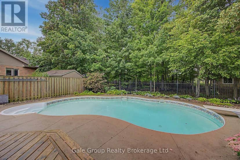 65 Wintergreen Crescent — photo 4 of 40