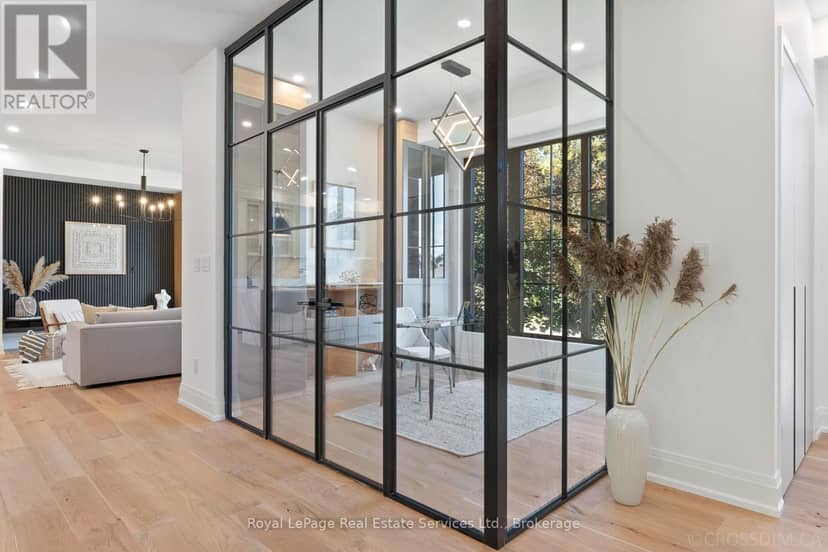 480 Scarsdale Crescent — photo 8 of 40