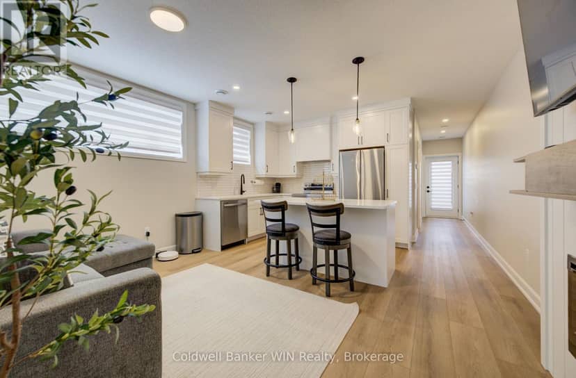 3 - 440 Wellington Street E, Wellington North