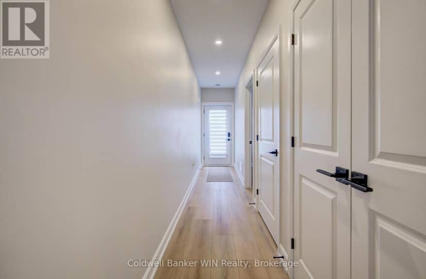 3 - 440 Wellington Street E — photo 11 of 20