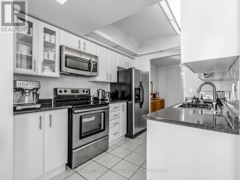 812 - 5418 Yonge Street — photo 15 of 33