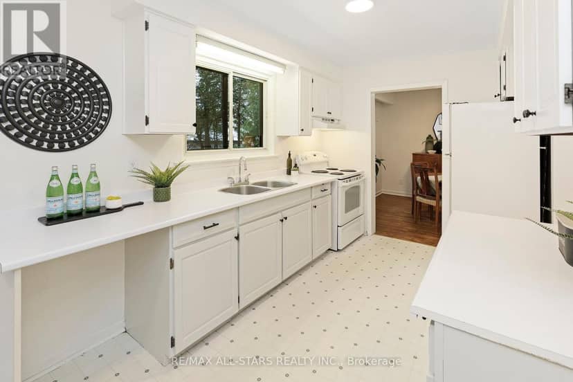 11 Gillbank Crescent — photo 16 of 40