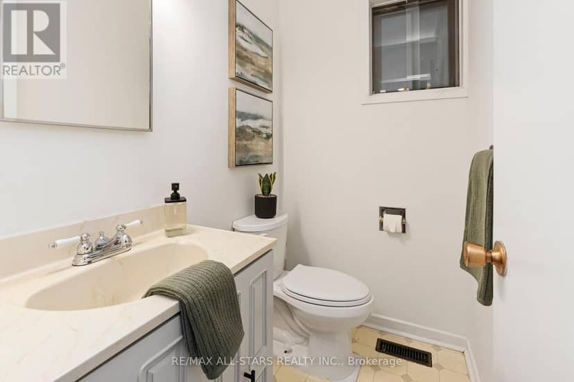 11 Gillbank Crescent — photo 18 of 40