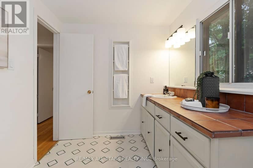 11 Gillbank Crescent — photo 34 of 40