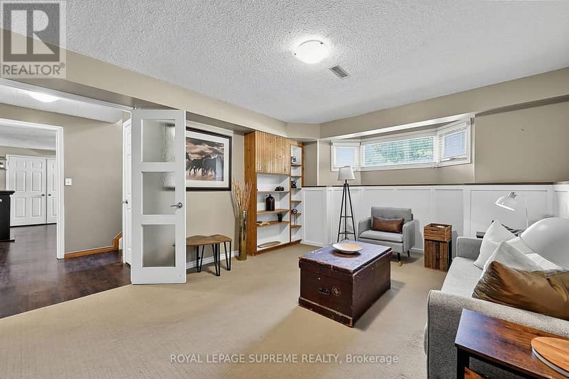 12 Pridham Crescent — photo 35 of 40