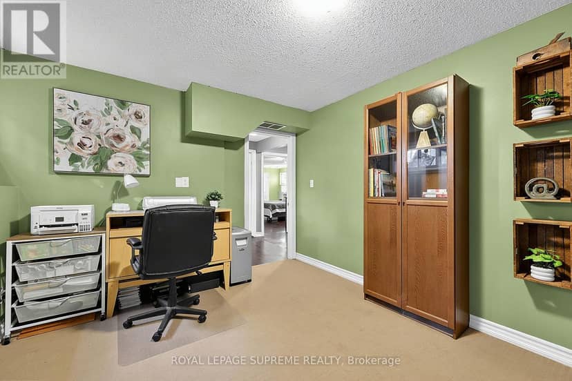 12 Pridham Crescent — photo 37 of 40