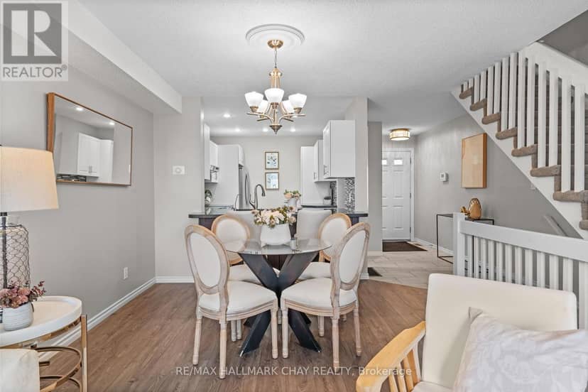 4 - 1 Olive Crescent — photo 11 of 40