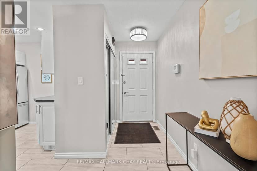 4 - 1 Olive Crescent — photo 5 of 40