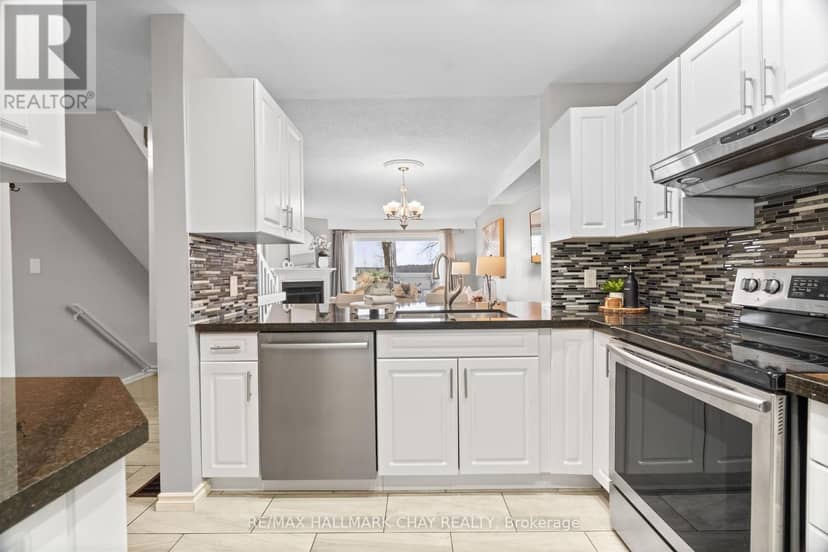 4 - 1 Olive Crescent — photo 6 of 40