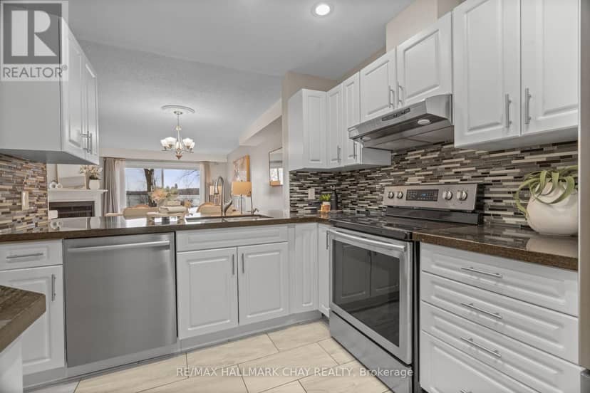 4 - 1 Olive Crescent — photo 8 of 40