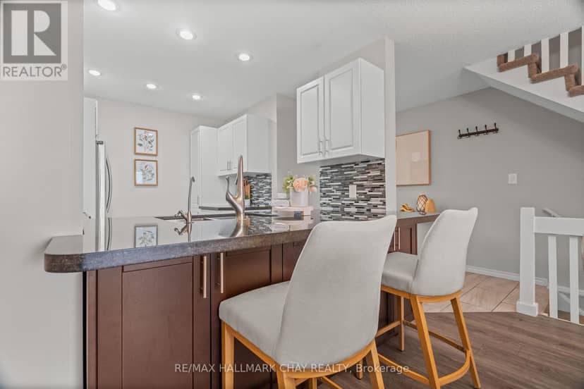 4 - 1 Olive Crescent — photo 9 of 40